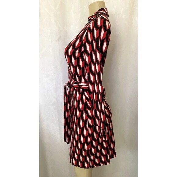 Diane von Furstenberg Size 10 Wrap Dress - Red Black White Arrow print - Picture 5 of 10